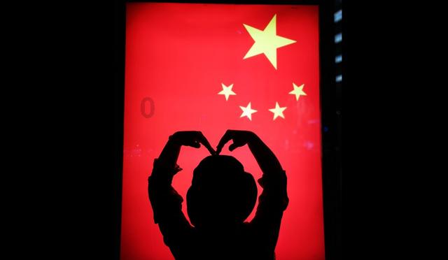 墙面装修材质有哪些？客厅墙面刷墙漆和瓷砖哪个好？